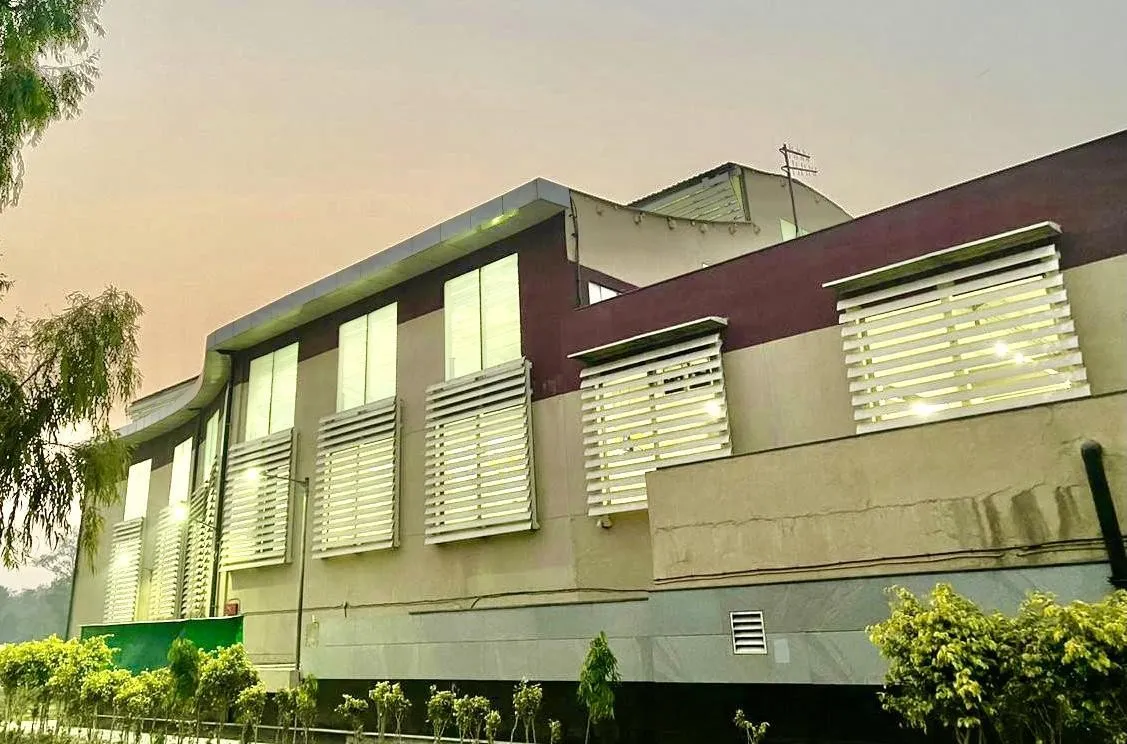 Azadpur Underground Station - photo 2