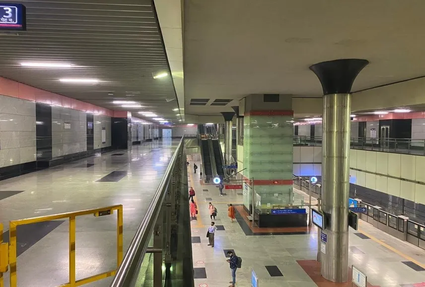 Azadpur Underground Station - photo 4