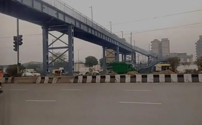 Majlis Park Station FOB - photo 1