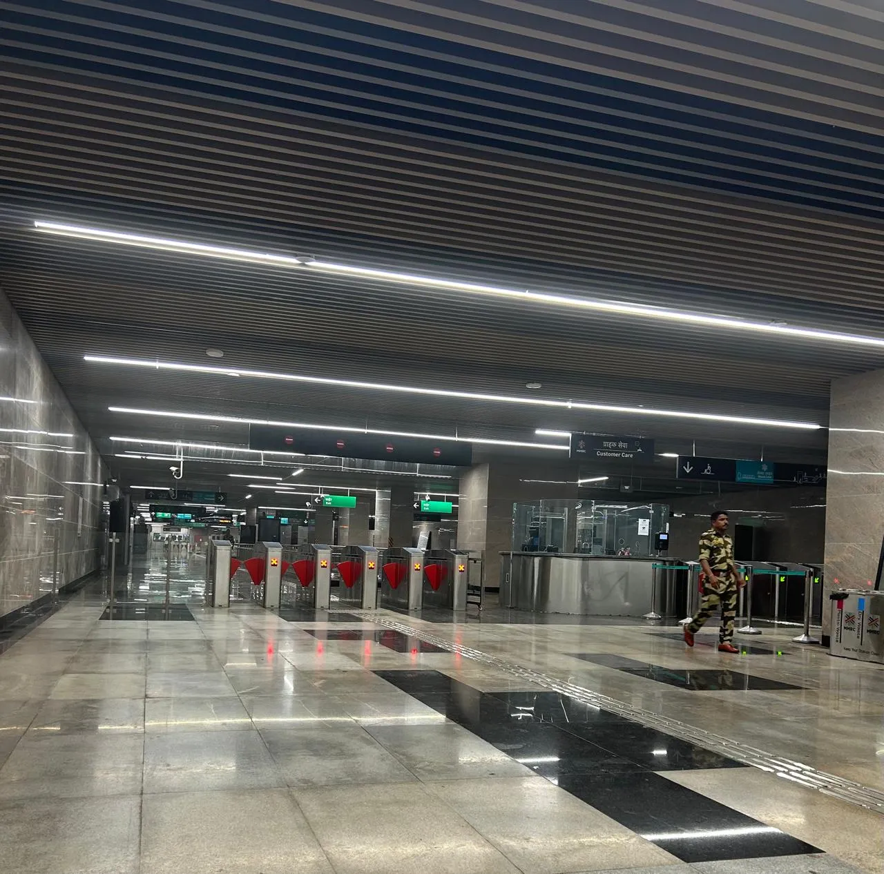 Worli Underground Metro Station - photo 3